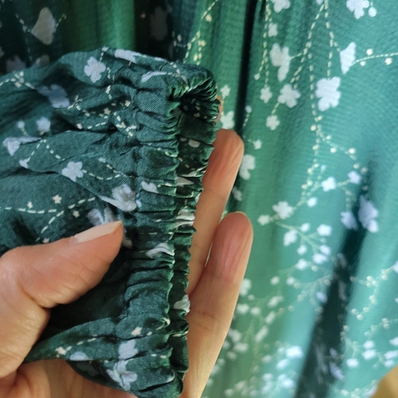 Wyse London shira blossom ditsy floral satin long sleeve maxi dress green 6 - Picture 6 of 14